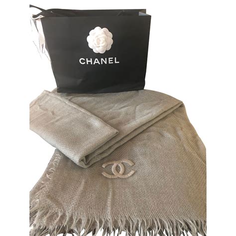 how do i know if my chanel scarf is real|More.